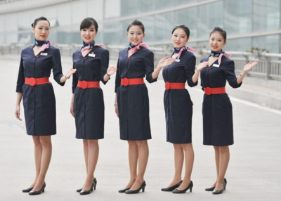 年輕的空姐，為什么大都穿裙子？另有原因“不容易”——公司禮儀服務